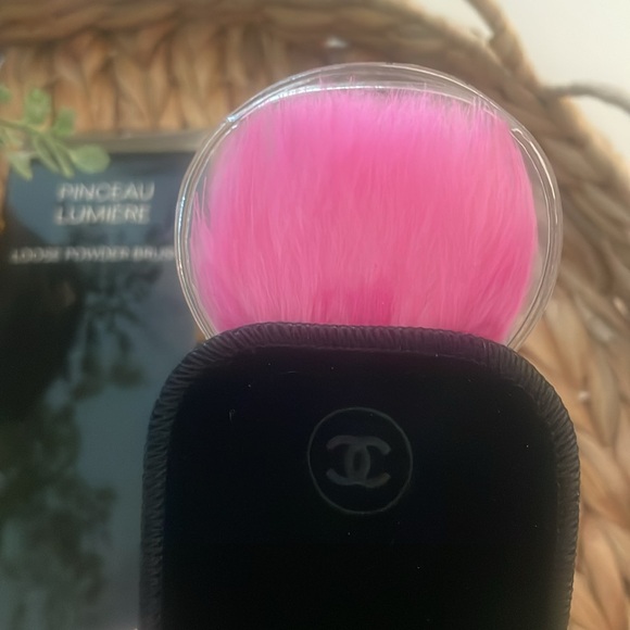 Chanel limited edition ostrich feather Pinceau Lumiere Loose Powder brush. NIB - Picture 9 of 12
